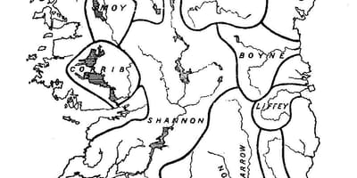 Mapa en blanco de irlanda con los ríos y las montañas